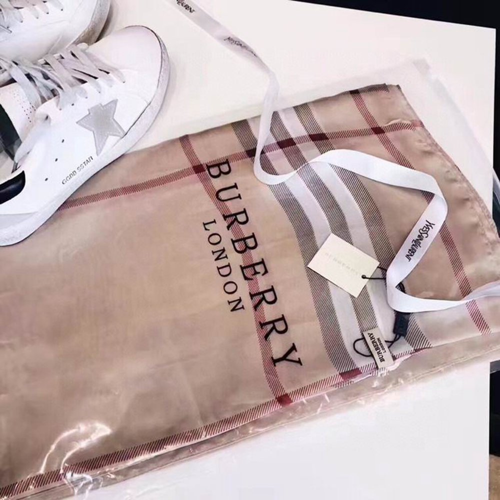 Bv*b*rry Scarf